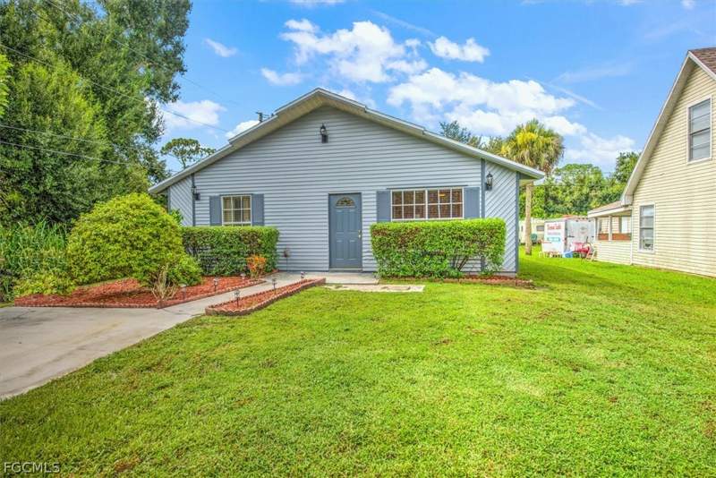 3 bedroom SingleFamilyResidence at 509 Capitol St, Palmona Park, North Fort Myers — photo 2