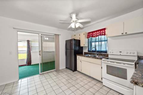 509 Capitol St, North Fort Myers FL - photo 9 of 32
