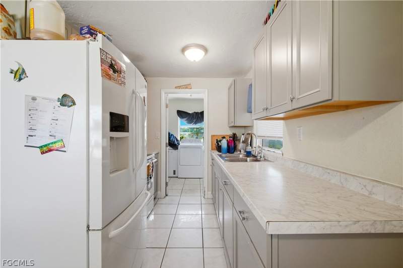3 bedroom SingleFamilyResidence at 3807 Highland Ave, Fort Myers, Fort Myers — photo 5