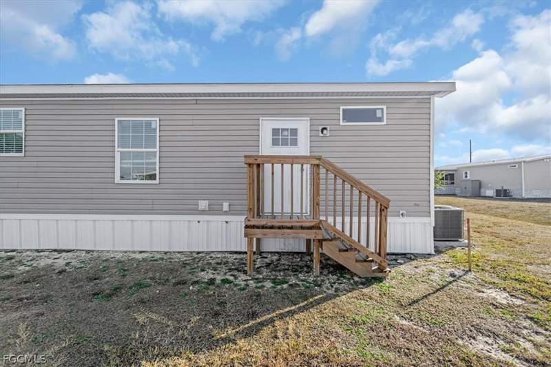 3 bedroom ManufacturedHome at 864 Yacht Club Way NW, Moore Haven, Moore Haven — photo 4