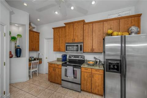 3229 SE 1st Ct, Cape Coral FL - photo 16 of 43