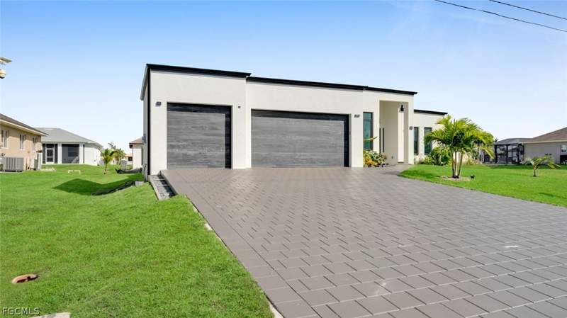 3 bedroom SingleFamilyResidence at 113 SW 37th Ave, Cape Coral, Cape Coral — photo 4