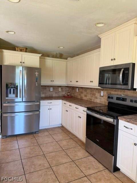 3 bedroom SingleFamilyResidence at 322 SE 46th Ln, Cape Coral, Cape Coral — photo 4