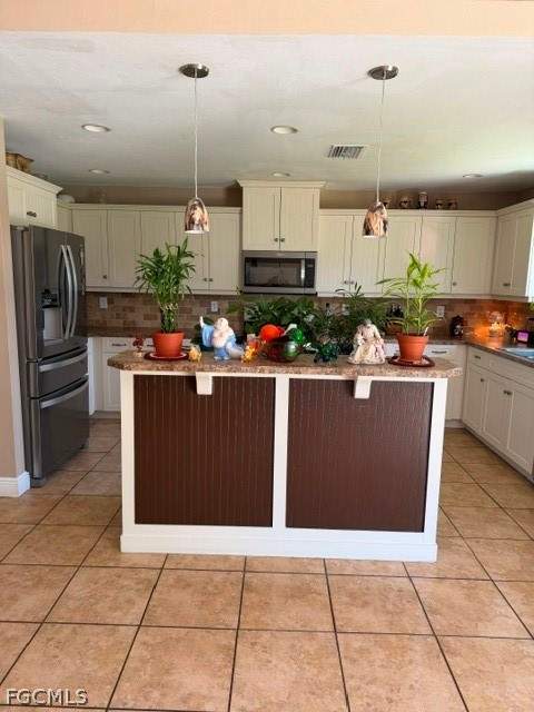 322 SE 46th Ln, Cape Coral FL - photo 6 of 19