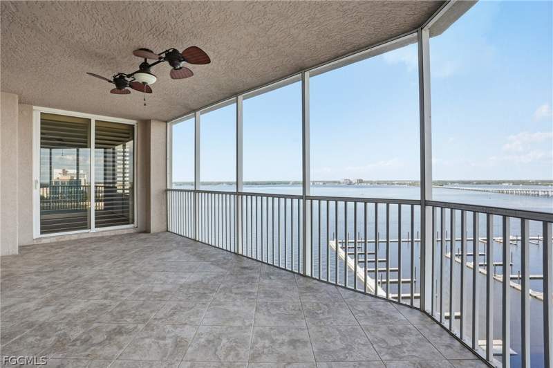 3 bedroom Condominium at 2090 W 1st St 1206, High Point Place, Fort Myers — photo 2