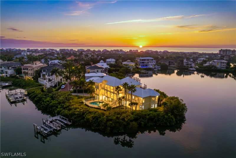 4 bedroom SingleFamilyResidence at 195 San Mateo Dr, Southport On The Bay, Bonita Springs — photo 1