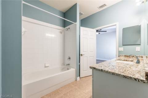 5550 Berkshire Dr 202, Fort Myers FL - photo 21 of 32