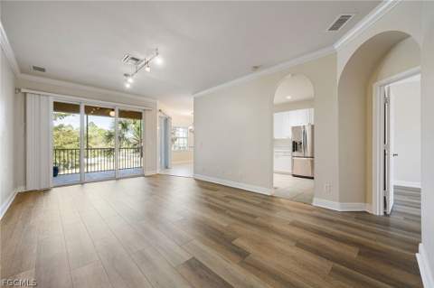 5550 Berkshire Dr 202, Fort Myers FL - photo 7 of 32