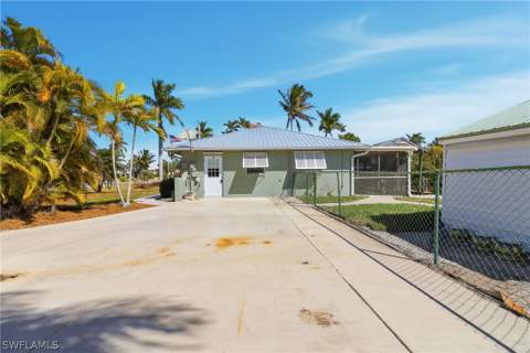 2740 Sanibel Blvd, St James City FL - photo 12 of 50