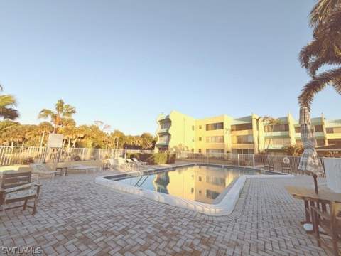 925 Palm View Dr 121, Naples FL - photo 12 of 13