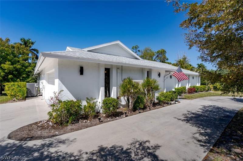 4 bedroom SingleFamilyResidence at 661 E Valley Dr, Bonita Shores, Bonita Springs — photo 2