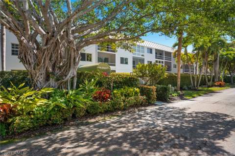 72 7th St S 108, Naples FL - photo 19 of 22