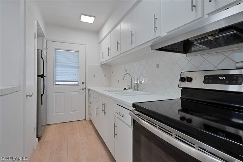 1 bedroom Condominium at 72 7th St S 108, Park Terrace, Naples — photo 3