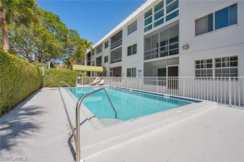 72 7th St S 108, Naples FL - photo 7 of 22