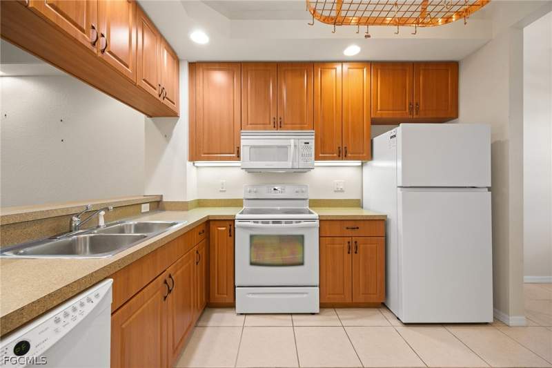 2 bedroom Condominium at 1105 Van Loon Commons Cir 304, Van Loon Commons, Cape Coral — photo 5