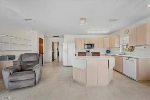 1079 Lock Ln, Moore Haven FL - photo 12 of 48