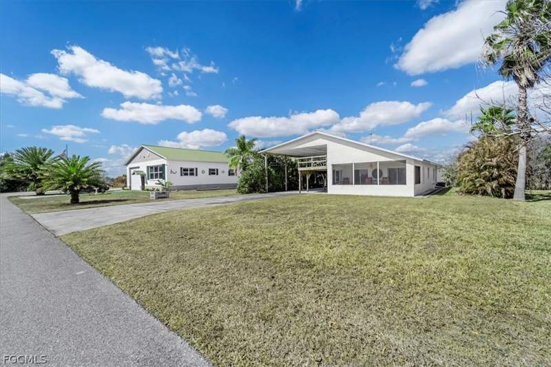 2 bedroom SingleFamilyResidence at 1079 Lock Ln, Ortona, Moore Haven — photo 3