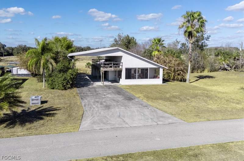 2 bedroom SingleFamilyResidence at 1079 Lock Ln, Ortona, Moore Haven — photo 4