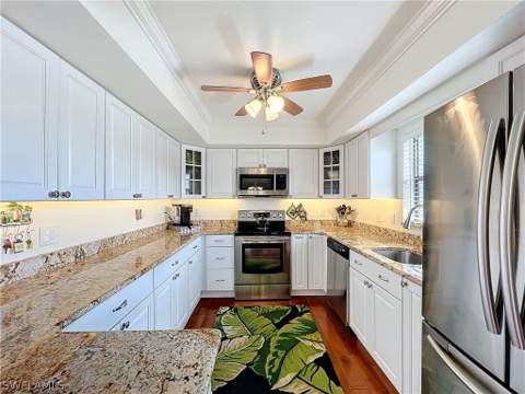 1065 8th St S 203, Naples FL - photo 10 of 22