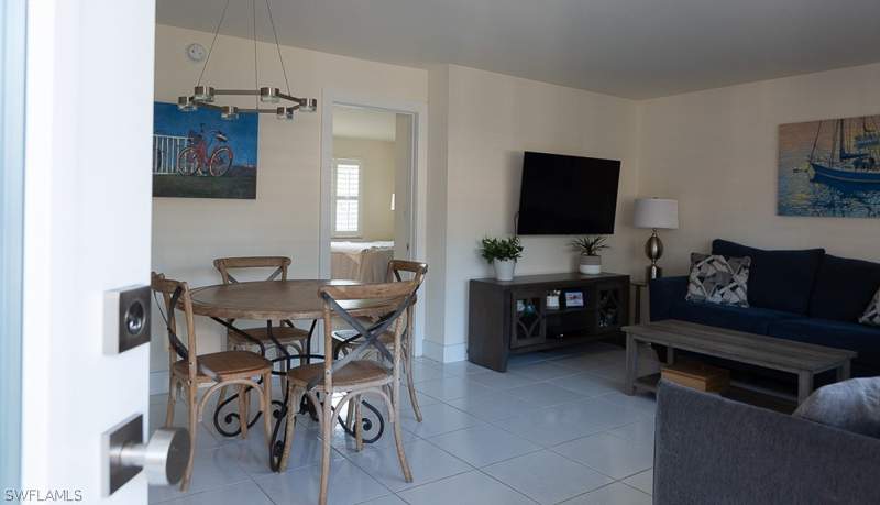 2 bedroom Condominium at 550 Broad Ave S 550, Ixora, Naples — photo 2