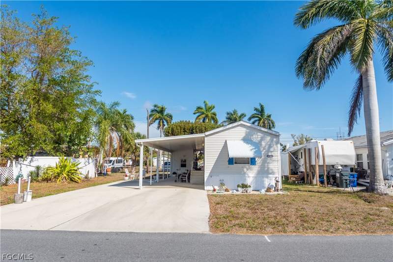 2 bedroom ManufacturedHome at 12130 Palm Dr, Iona Gardens, Fort Myers — photo 4