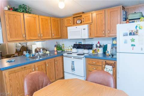 12130 Palm Dr, Fort Myers FL - photo 8 of 31
