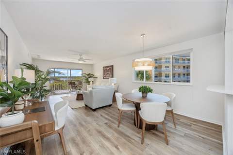 320 Horse Creek Dr 308, Naples FL - photo 6 of 33