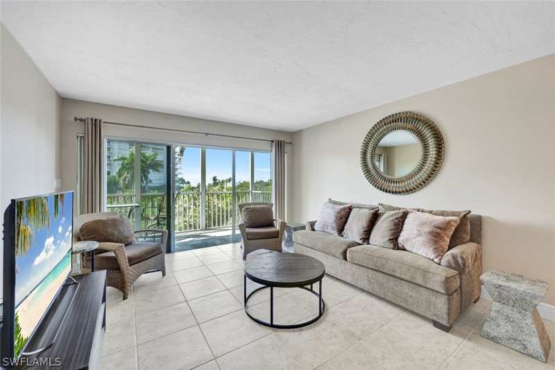 1 bedroom Condominium at 1 Bluebill Ave 409, Vanderbilt Towers, Naples — photo 1