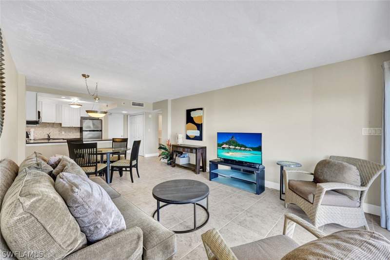 1 bedroom Condominium at 1 Bluebill Ave 409, Vanderbilt Towers, Naples — photo 3