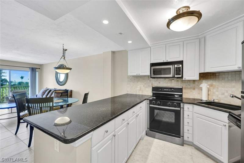 1 bedroom Condominium at 1 Bluebill Ave 409, Vanderbilt Towers, Naples — photo 5