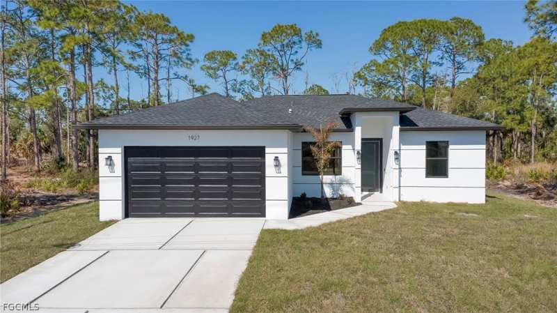 3 bedroom SingleFamilyResidence at 1927 Redmont Ave, Greenbriar, Lehigh Acres — photo 1