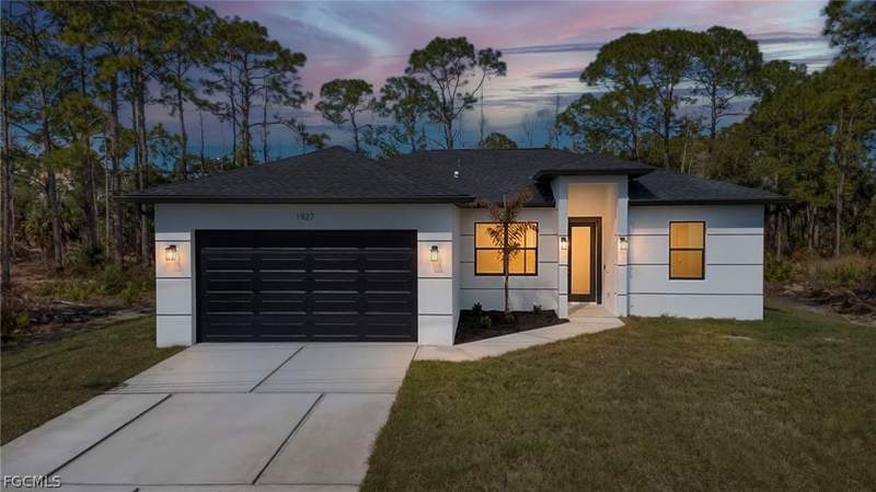 3 bedroom SingleFamilyResidence at 1927 Redmont Ave, Greenbriar, Lehigh Acres — photo 2