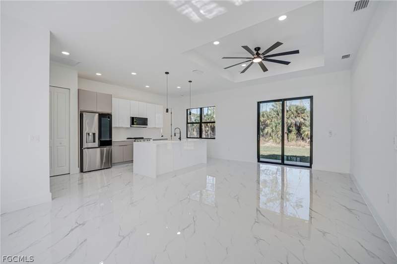 3 bedroom SingleFamilyResidence at 1927 Redmont Ave, Greenbriar, Lehigh Acres — photo 4