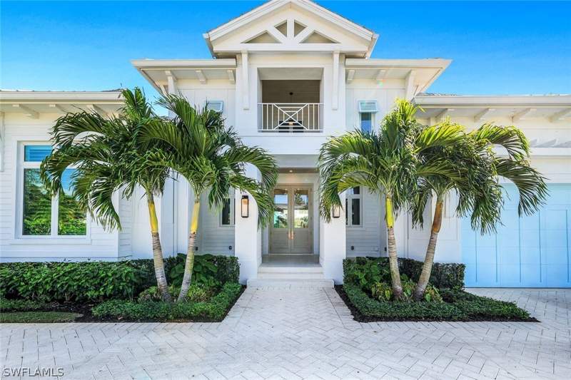 5 bedroom SingleFamilyResidence at 730 Harbour Dr, Moorings, Naples — photo 4