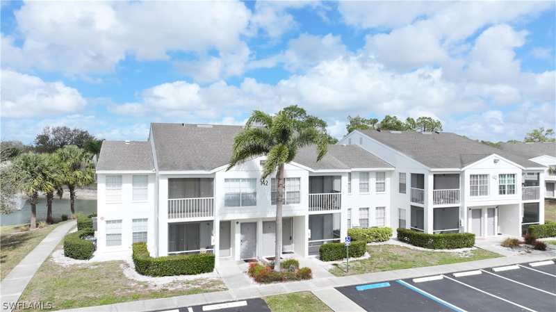 1 bedroom Condominium at 142 Santa Clara Dr 5, Granada Lakes, Naples — photo 1