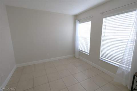 142 Santa Clara Dr 5, Naples FL - photo 15 of 32