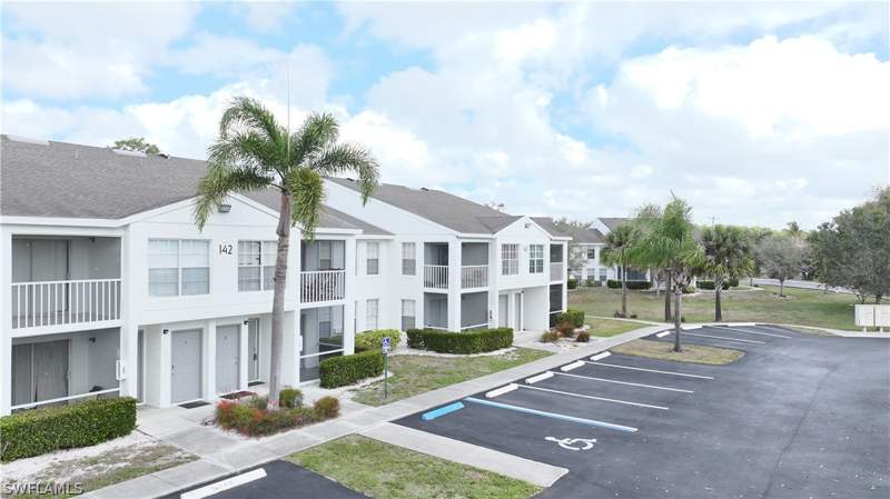 1 bedroom Condominium at 142 Santa Clara Dr 5, Granada Lakes, Naples — photo 2