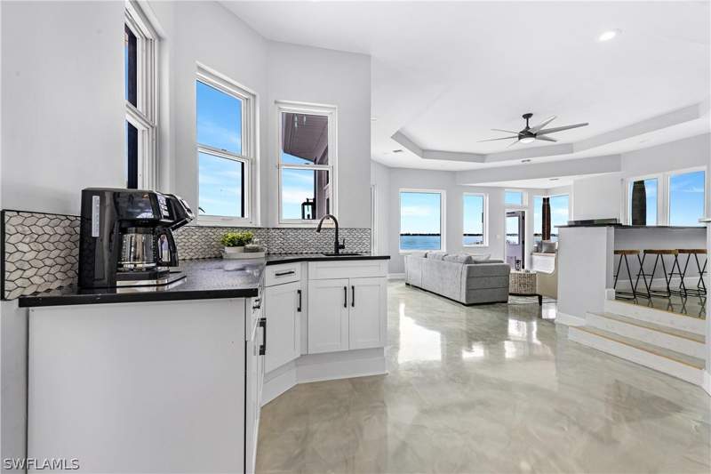 5 bedroom SingleFamilyResidence at 14988 Bonaire Cir, San Mateo, Fort Myers — photo 3