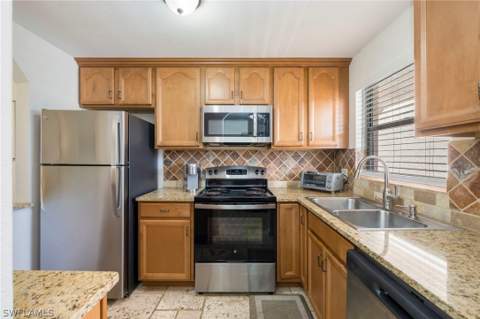 180 Turtle Lake Ct 211, Naples FL - photo 10 of 22