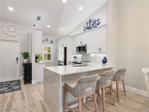6890 Huntington Lakes Cir 204, Naples FL - photo 10 of 42