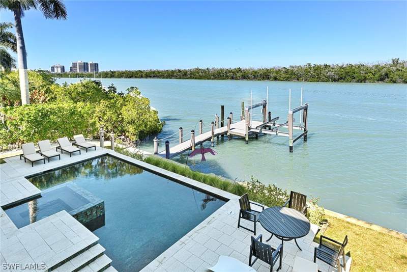 4 bedroom SingleFamilyResidence at 26744 Mclaughlin Blvd, Carolands, Bonita Springs — photo 4