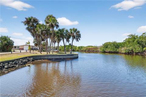 1324 Thompson St, North Fort Myers FL - photo 8 of 50