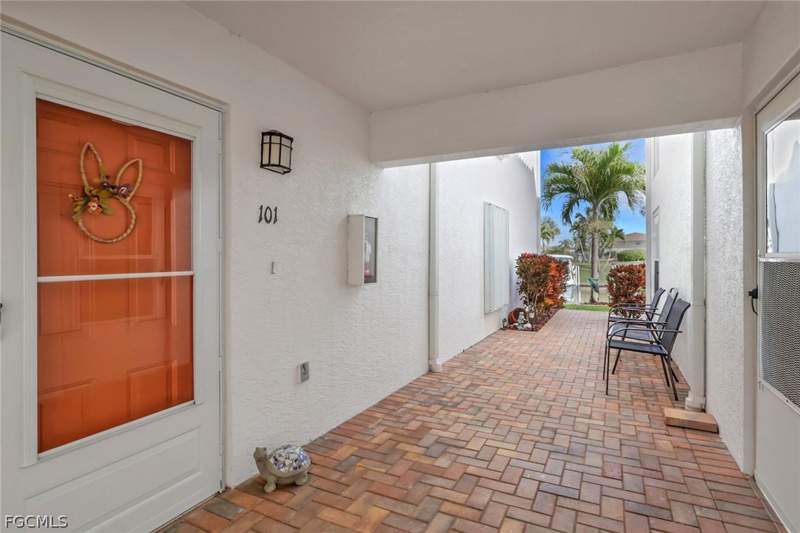 3 bedroom Condominium at 1018 SE 38th St 101, Cape Coral, Cape Coral — photo 2