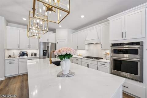 10395 Ventana Ln, Naples FL - photo 17 of 44