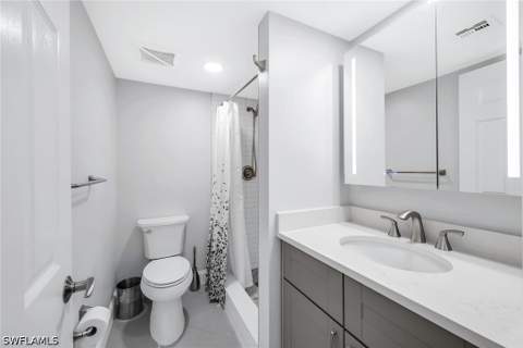 3055 Riviera Dr 102, Naples FL - photo 15 of 33