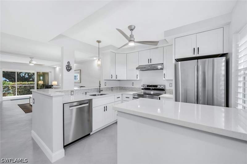 2 bedroom Condominium at 3055 Riviera Dr 102, Camelot Club, Naples — photo 2