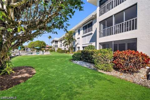 3055 Riviera Dr 102, Naples FL - photo 24 of 33