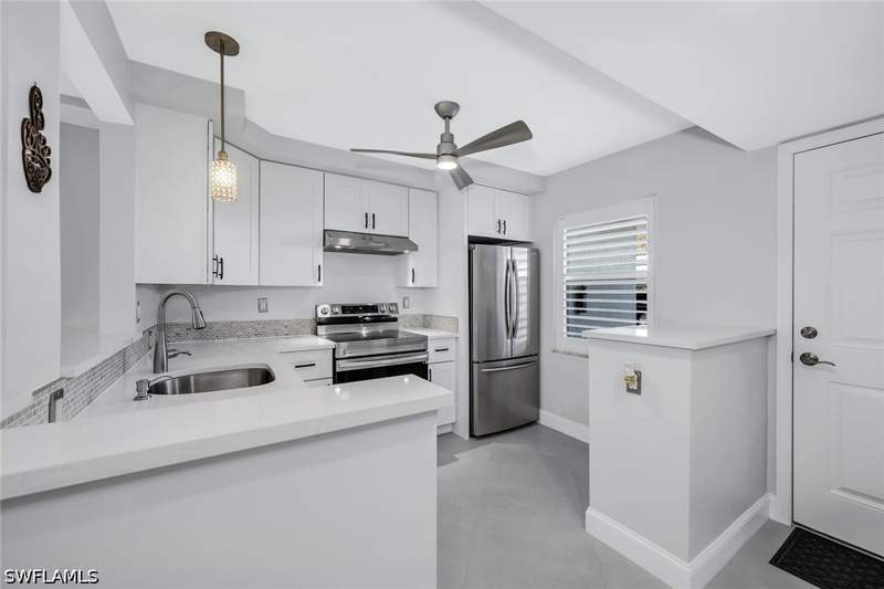 2 bedroom Condominium at 3055 Riviera Dr 102, Camelot Club, Naples — photo 3
