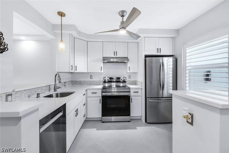 2 bedroom Condominium at 3055 Riviera Dr 102, Camelot Club, Naples — photo 4
