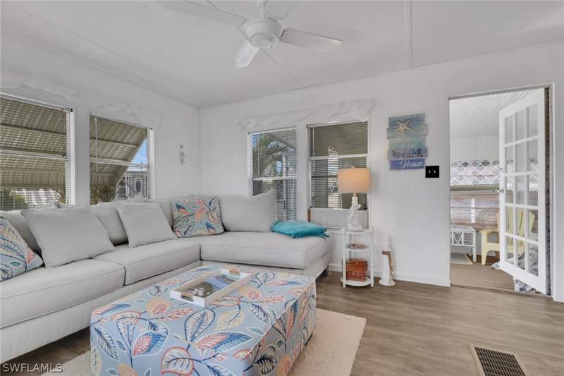 2 bedroom ManufacturedHome at 143 Moorhead Mnr 143, Moorhead Manor, Naples — photo 2